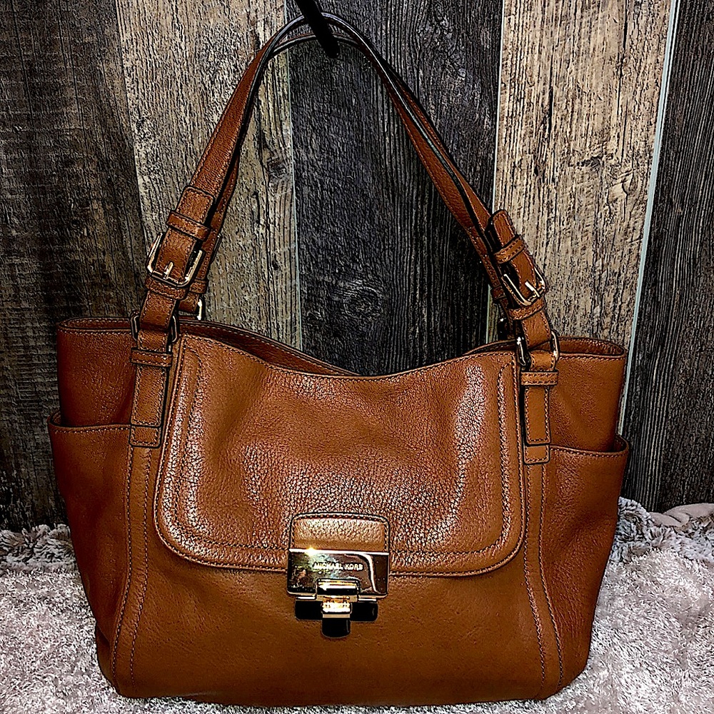 SOLD!! Michael Kors Signature Leather Shoulder Bag  👜